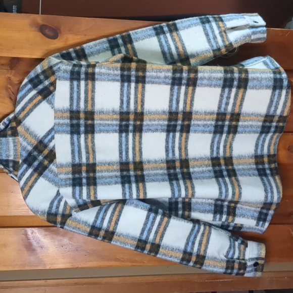H&M* lightweight fuzzy plaid long sleeve collared button front size L shacket - Picture 12 of 12